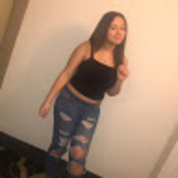 Jazmyn Geeter - Poshmark Profile Picture of Jazmyn Geeter (@jazmyngeet06) on Poshmark