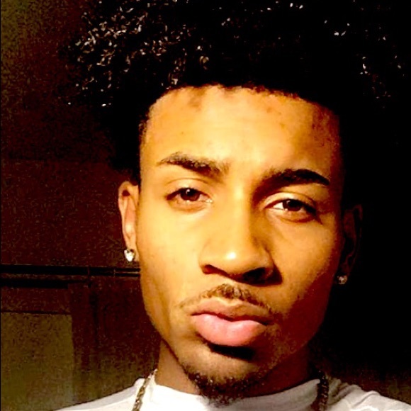 Devin Chaderton - Poshmark Profile Picture of Devin Chaderton (@sheffdcofficial) on Poshmark