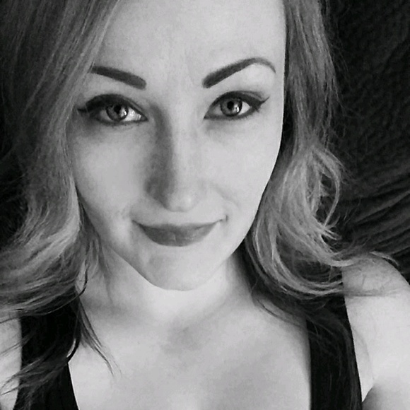 Profile Picture of Tabitha Nichols (@tabithaface) on Poshmark