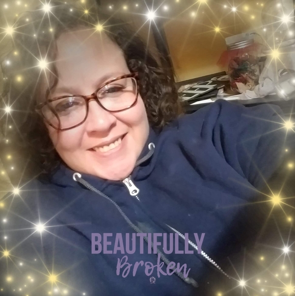 Kristie Lapenotiere - Poshmark Profile Picture of Kristie Lapenotiere (@kristiekay398) on Poshmark