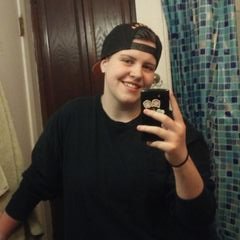 Profile Picture of Kellie Angell (@emarosa_0825) on Twitter