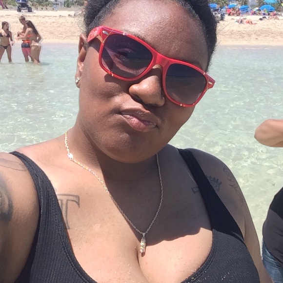 Profile Picture of Tina Tafeamalii (@tafeamalii5) on Poshmark