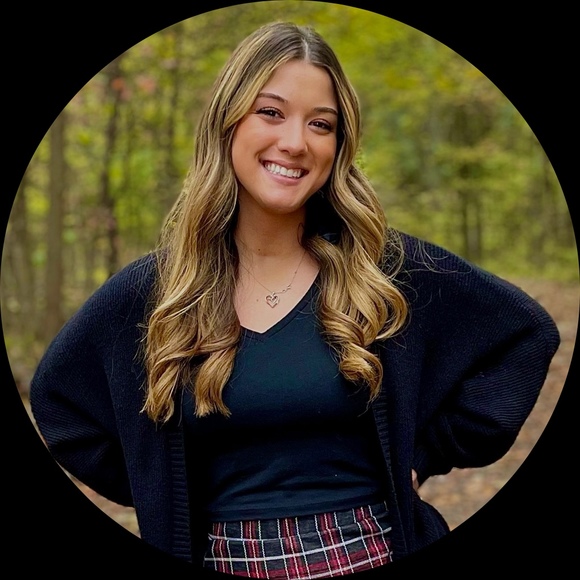 Profile Picture of Rhiannon Stanczyk (@rhiannonstancz) on Poshmark