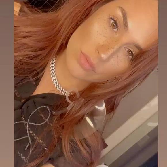 Profile Picture of Ashleigh Clemensen (@key2lvashleigh) on Poshmark