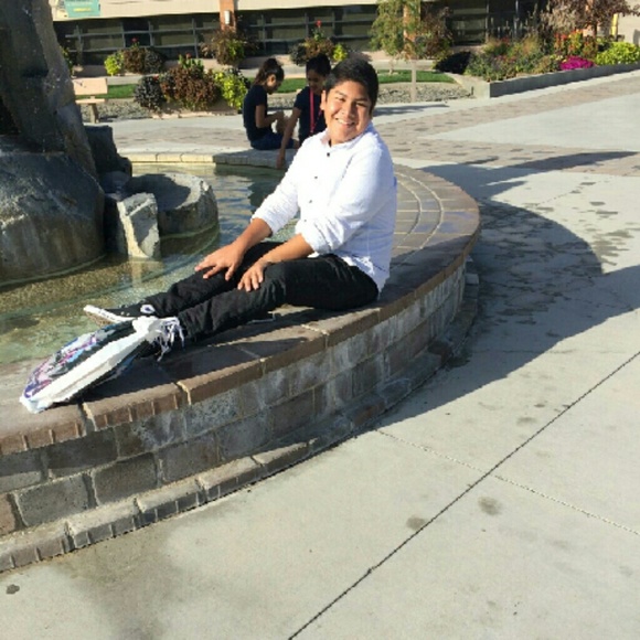 Profile Picture of Omar Robles (@omarr101) on Poshmark