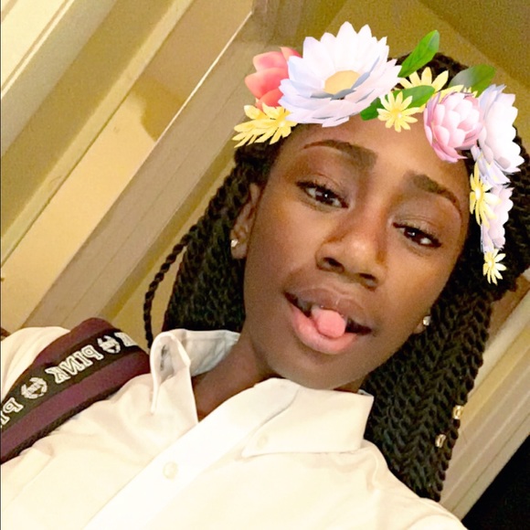 Profile Picture of Amiya Foster (@amiyafoster) on Poshmark
