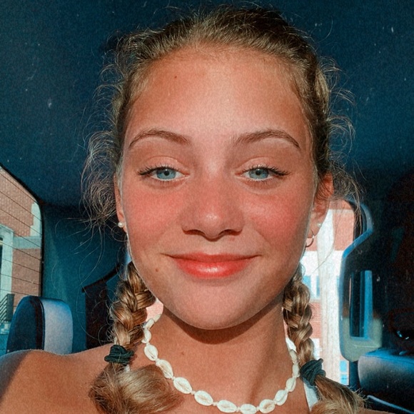 Profile Picture of Savanna Patterson (@savanna6305) on Poshmark