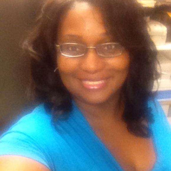Profile Picture of Jennifer 🌟suggested user 💯suggested user (@heartmykids) on Poshmark