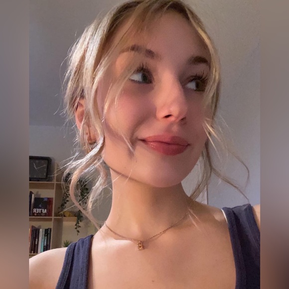 Profile Picture of Juliette Nadeau (@nadeaujuliette2) on Poshmark