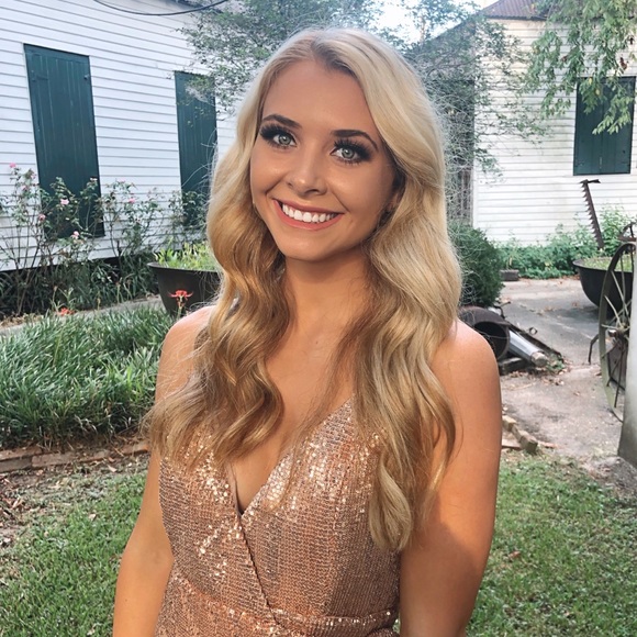 Profile Picture of Anna k Andrishok (@aandrishok) on Poshmark