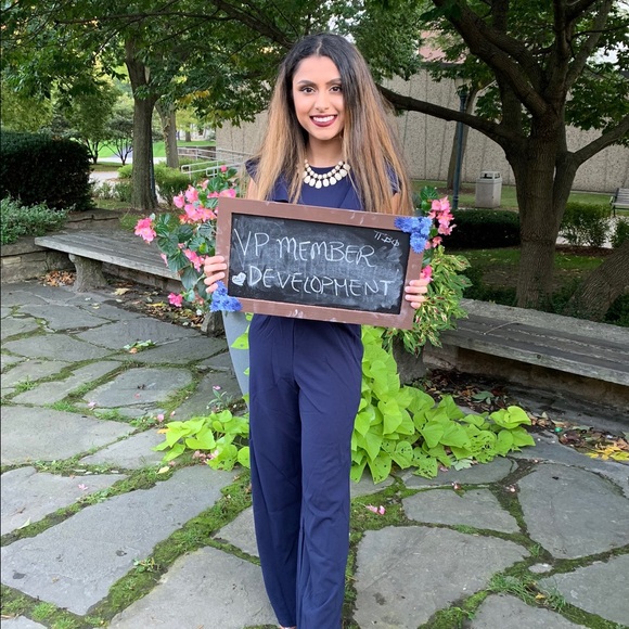 Profile Picture of Roshni Patel (@roshnip218) on Poshmark