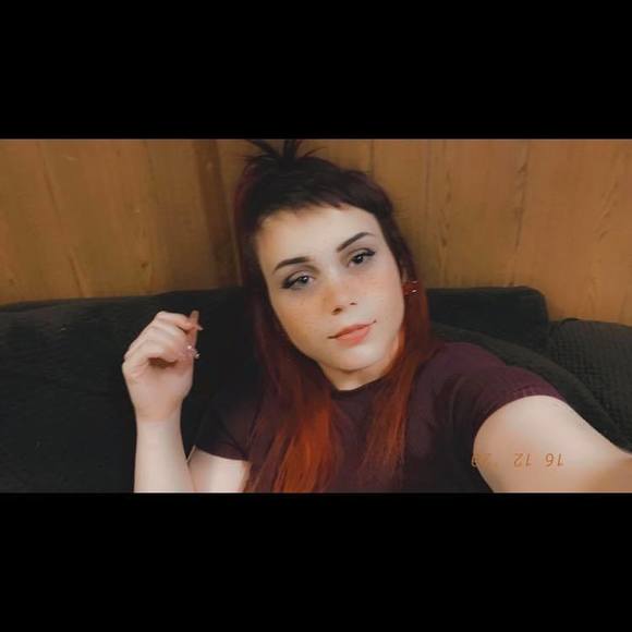 Profile Picture of Sarah Cruzen (@pinkcottonpene) on Poshmark