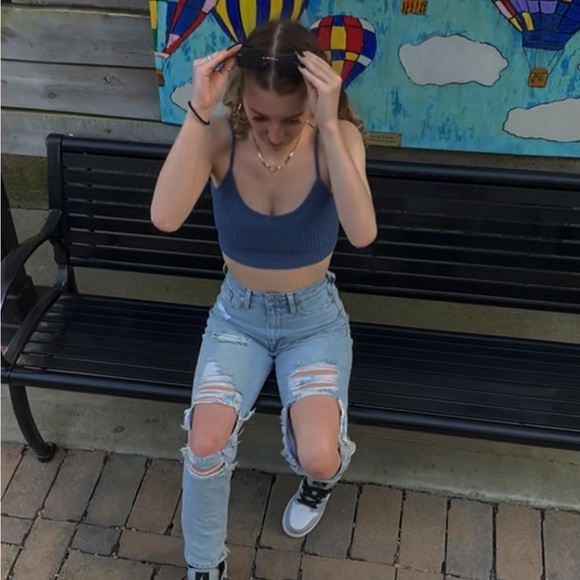 Profile Picture of Kyndra Hiens (@knicole99185) on Poshmark