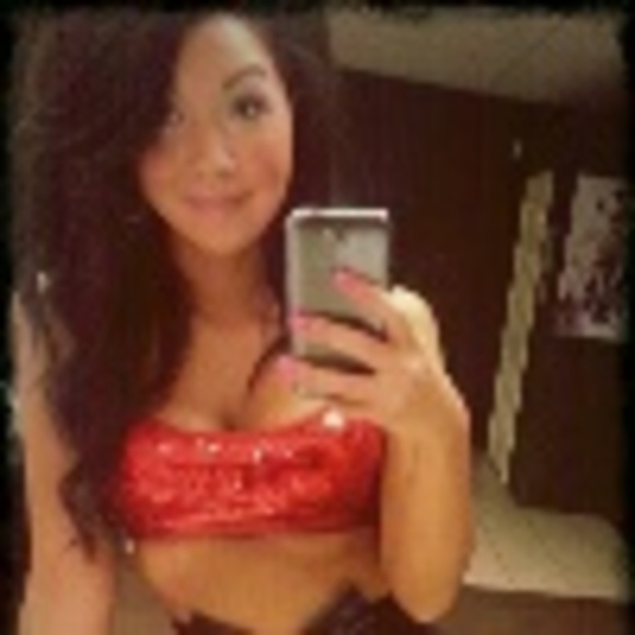 Profile Picture of Laura Bryant (@asianlb) on Poshmark