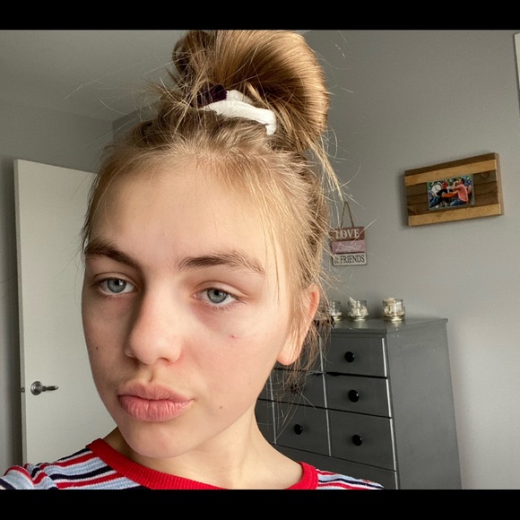 Profile Picture of Lara Stubbs (@larastubbyhere) on Poshmark