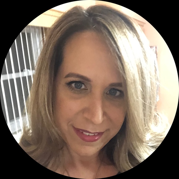 Profile Picture of Diane Scrivanich (@23twinkies23) on Poshmark