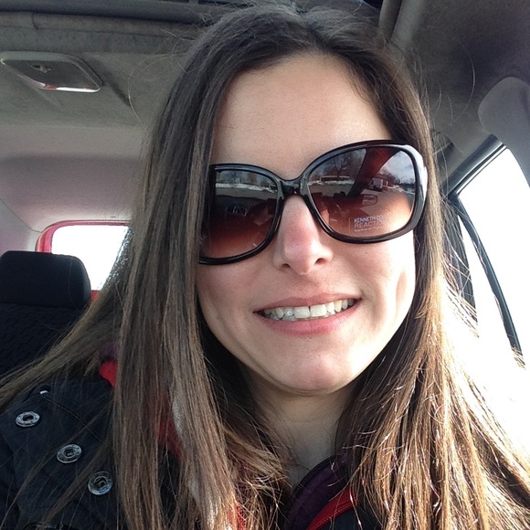 Profile Picture of Sasha Marshall (@sashasourshoes) on Poshmark