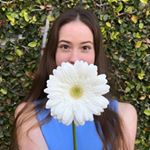 Profile Picture of Vivian Shay (@vivianleilani) on Instagram
