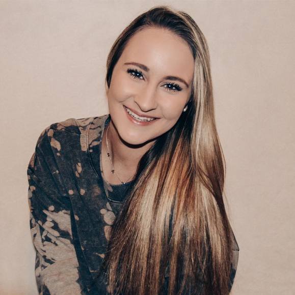Profile Picture of Brianna Rutledge (@briannamrut) on Poshmark