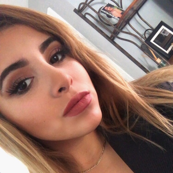 Profile Picture of Arely Sanchez (@arelysanchez18) on Poshmark