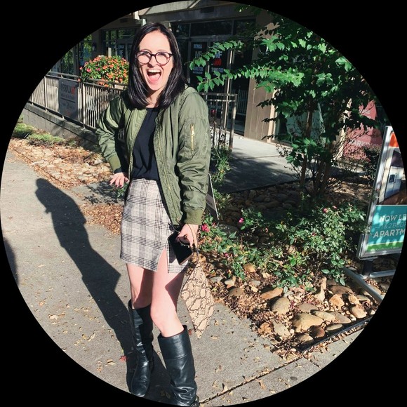 Profile Picture of Robin Oliver (@robinoliver97) on Poshmark