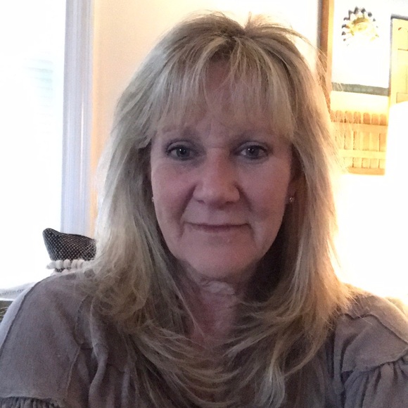 Profile Picture of Laurel Labuzan (@labuzanla) on Poshmark