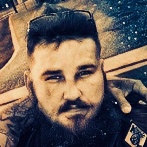 Profile Picture of Dustin Faller (@dustinfaller) on Poshmark