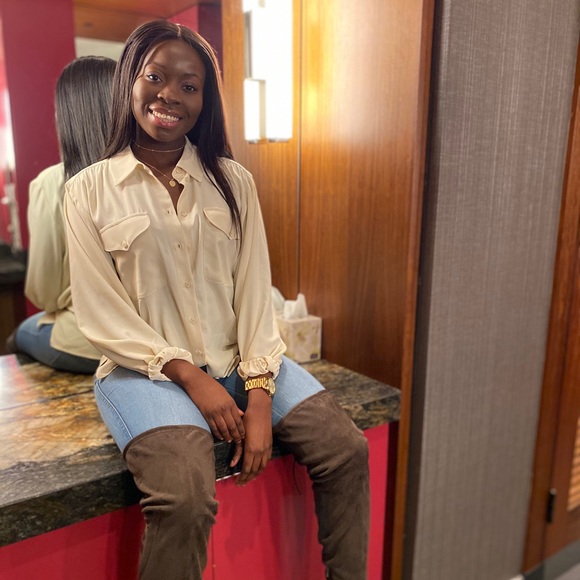 Amanda Larbie - Poshmark Profile Picture of Amanda Larbie (@mandalarbie) on Poshmark