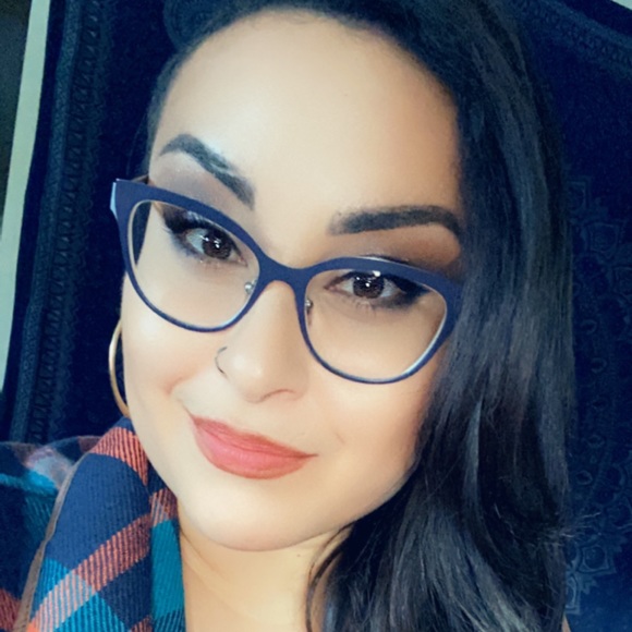 Profile Picture of Crystalynn Ortiz (@ceo810) on Poshmark