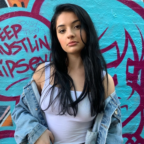 Profile Picture of Christina Speros (@christinasperos) on Poshmark