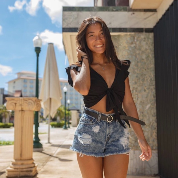 Profile Picture of Julia Ishikawa (@juliaish) on Poshmark