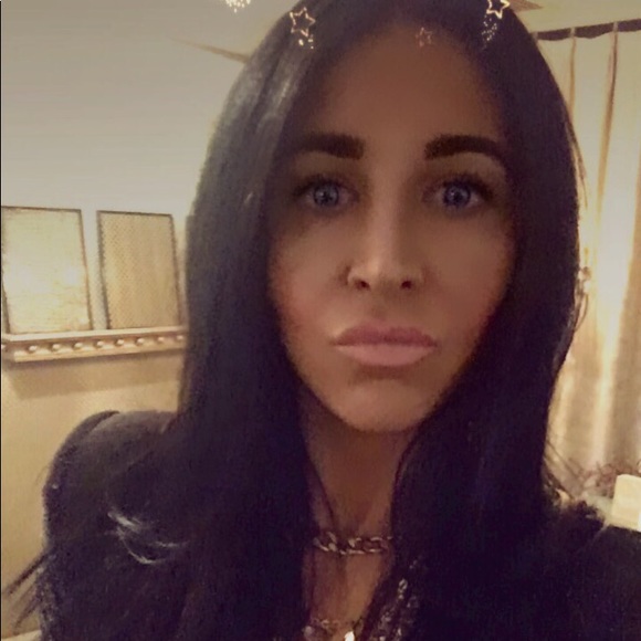 Profile Picture of Christina Theoharis (@ctheoharis) on Poshmark