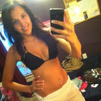 Profile Picture of Amanda Schell (@AmandaSchella) on Twitter