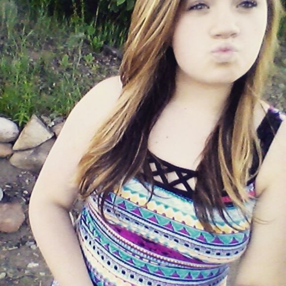 Profile Picture of Hallie Kubesh (@hallie123456789) on Poshmark