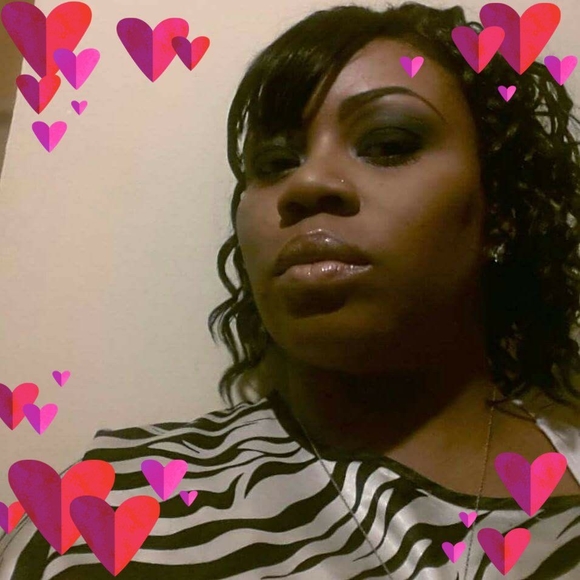 Profile Picture of Tracey Evans (@shortytyev1227) on Poshmark