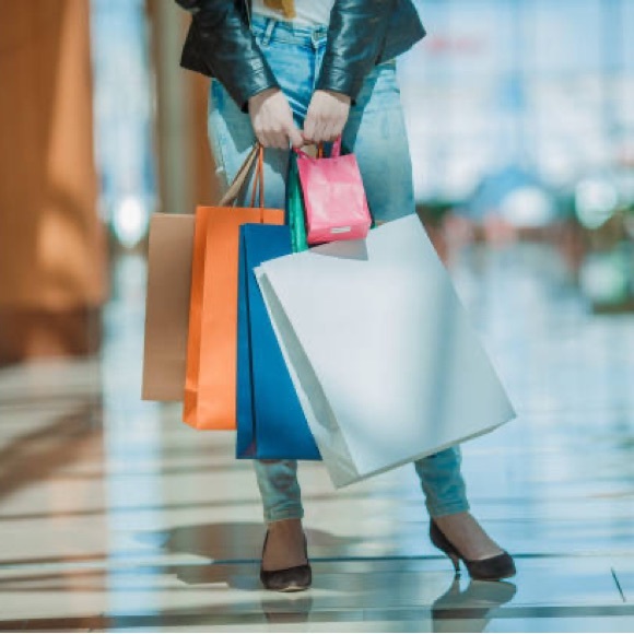 Profile Picture of Lia Mazloum (@misselegance280) on Poshmark