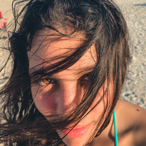 Profile Picture of Arianna Balsamo (@aribalsamo10) on Poshmark