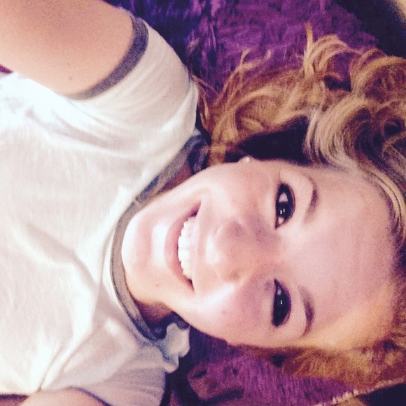 Profile Picture of Megan Kallman (@mkallman341) on Poshmark