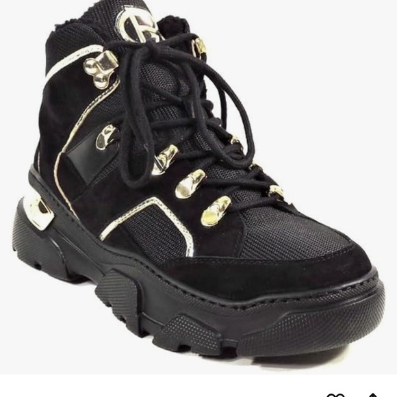 Profile Picture of Andrei Vladimirovich (@travmatolog163) on Poshmark