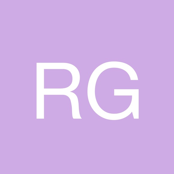 Profile Picture of Rebecca Gathmann (@rgathmann) on Poshmark