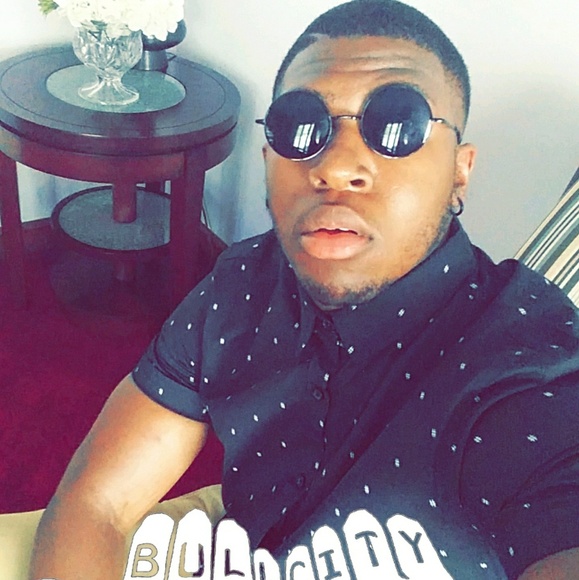 Profile Picture of Joshua Alston (@_joshalston) on Poshmark