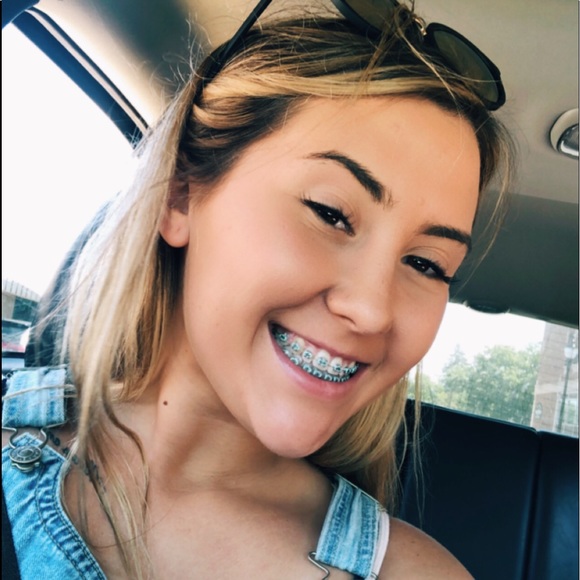 Profile Picture of Emily Demeter (@emilydemeter) on Poshmark