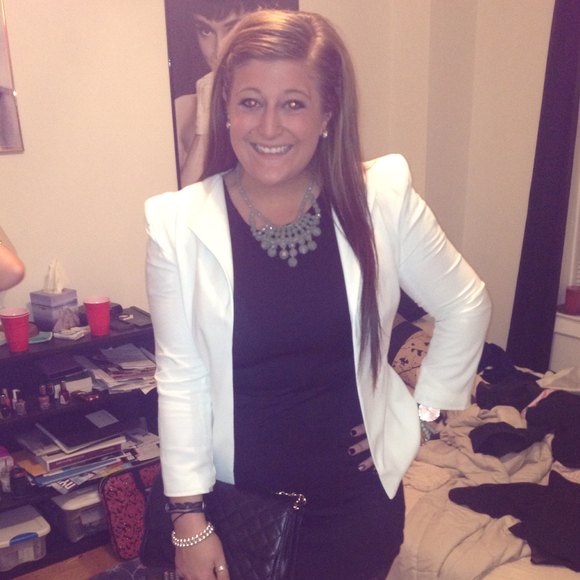 Profile Picture of Nicole Salaman (@nicolesalamann) on Poshmark