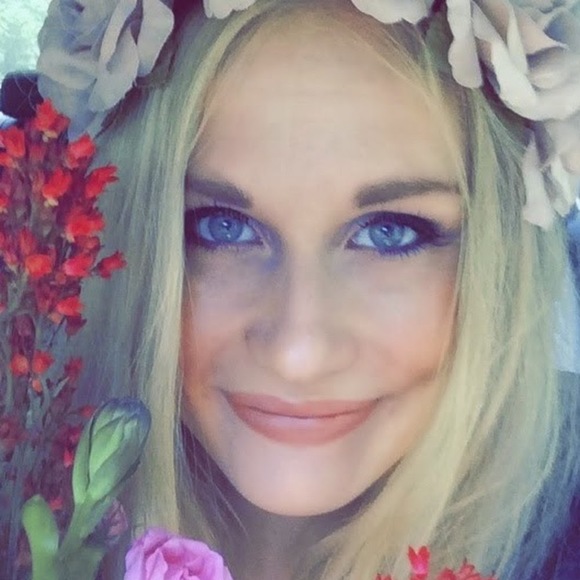 Profile Picture of Pernille Constance (@pernicon) on Poshmark