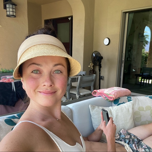 Profile Picture of Ally Tomkinson (@allytomkinson) on Poshmark