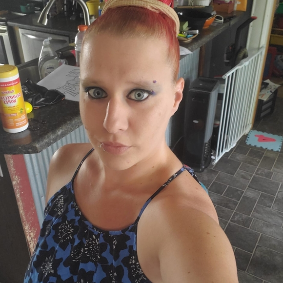 Profile Picture of Heidi Roberts (@hmroberts) on Poshmark
