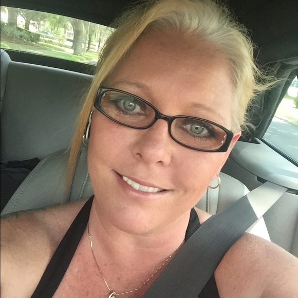 Profile Picture of Kimberly Hicks (@kimberhicks) on Poshmark