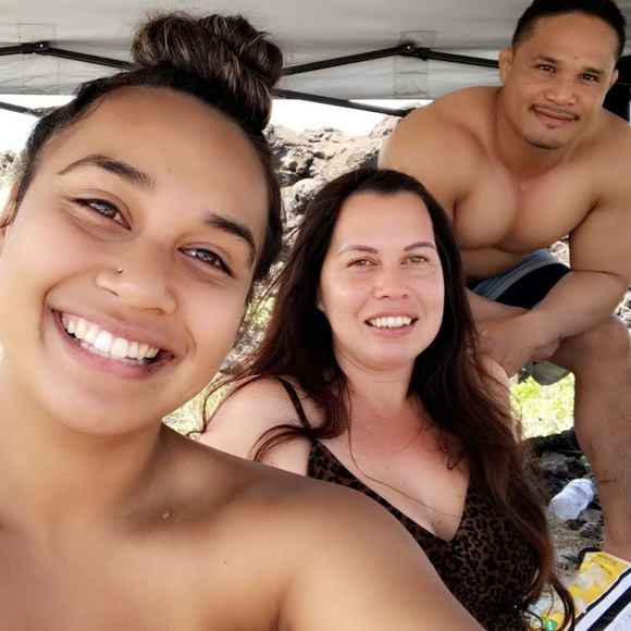 Kiersen Kahele - Poshmark Profile Picture of Kiersen Kahele (@cukahele) on Poshmark