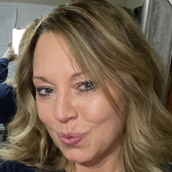 Profile Picture of Dawn Fielder (@giggleboxgal) on Poshmark
