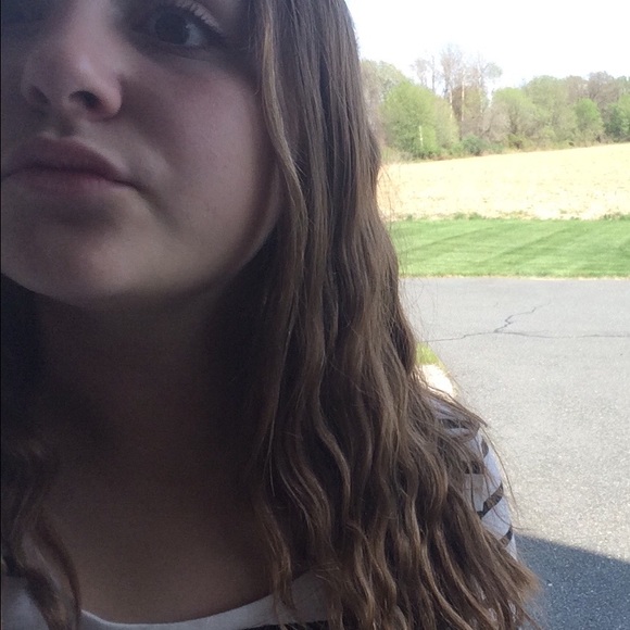 Profile Picture of Amanda Brattole (@amandabrattole) on Poshmark